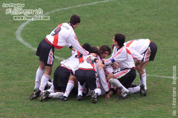 Estudiantes LP vs. River Plate (AP 2000) 13