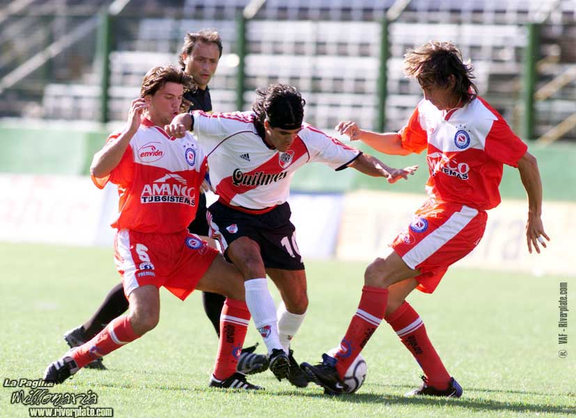 Argentinos Jrs vs River Plate (AP 2001) 1