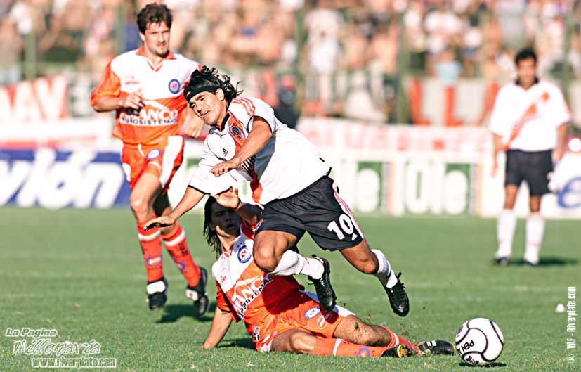 Argentinos Jrs vs River Plate (AP 2001) 5