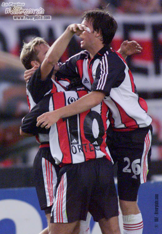 River Plate vs. Argentinos Jrs (CL 2001) 3