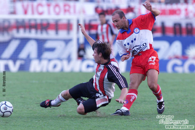 River Plate vs. Argentinos Jrs (CL 2001) 5