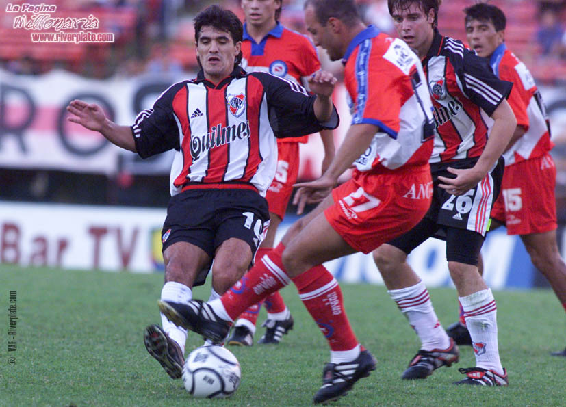 River Plate vs. Argentinos Jrs (CL 2001) 6