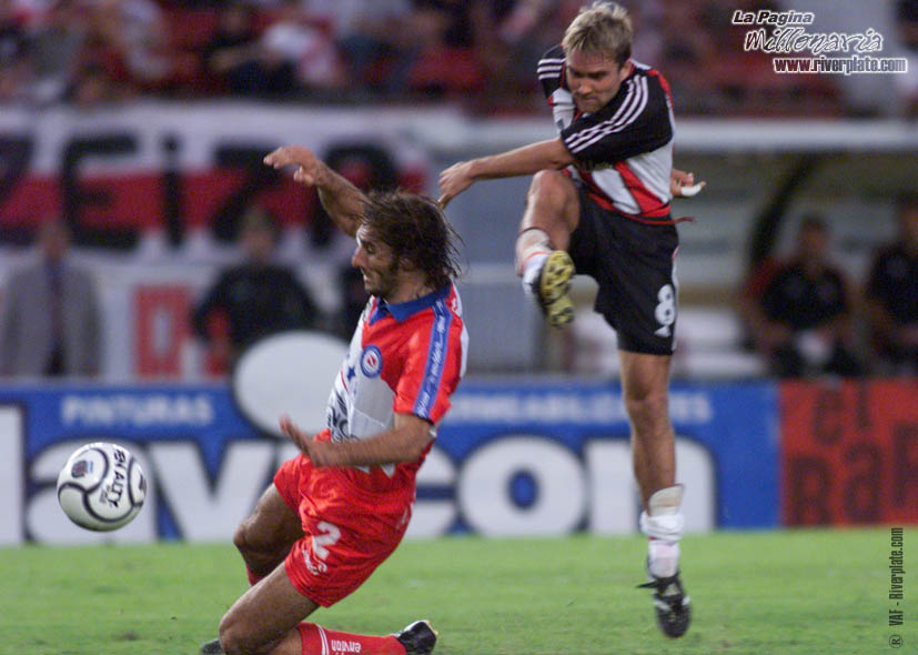 River Plate vs. Argentinos Jrs (CL 2001) 7