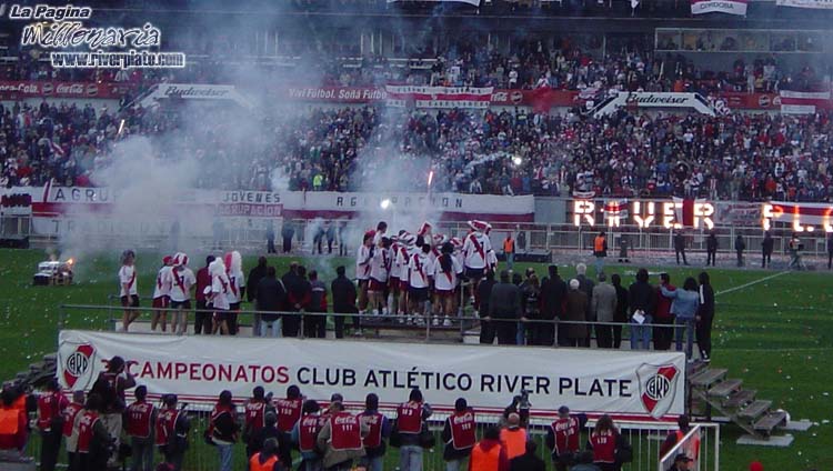 River Plate vs Racing Club (CL 2003) 108