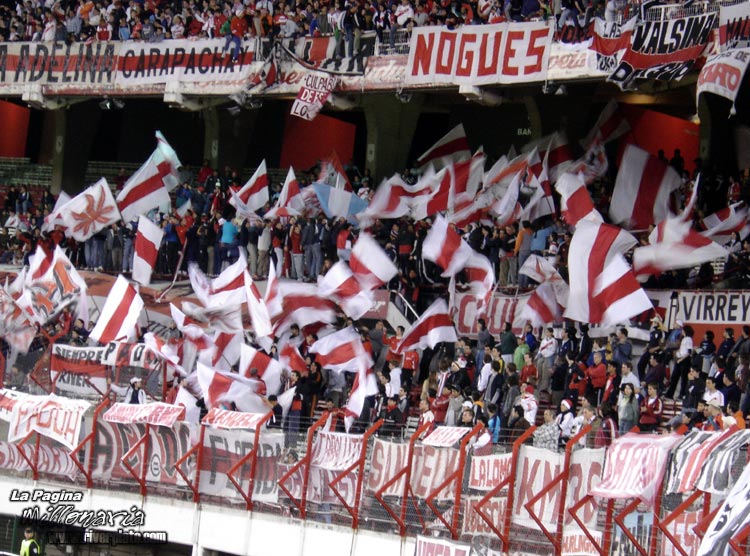 River Plate 0 (1) vs Arsenal 0 (2) (SUD 2004) 8