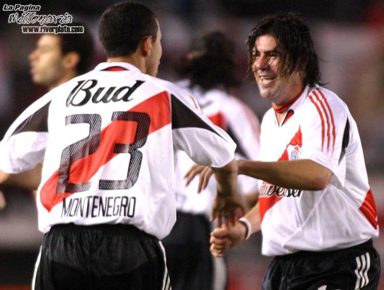River Plate vs Liga Universitaria de Quito (LIB 2005) 35