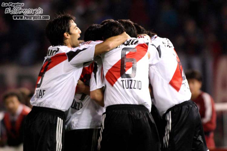 River Plate vs Liga Universitaria de Quito (LIB 2005) 34
