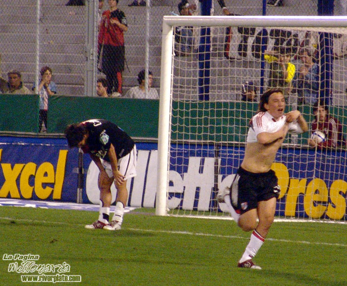 River Plate vs Colon Sta. Fe (AP 2005) 7