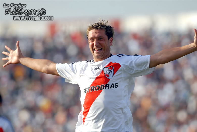 Gimnasia de Jujuy vs River Plate (AP 2007) 4
