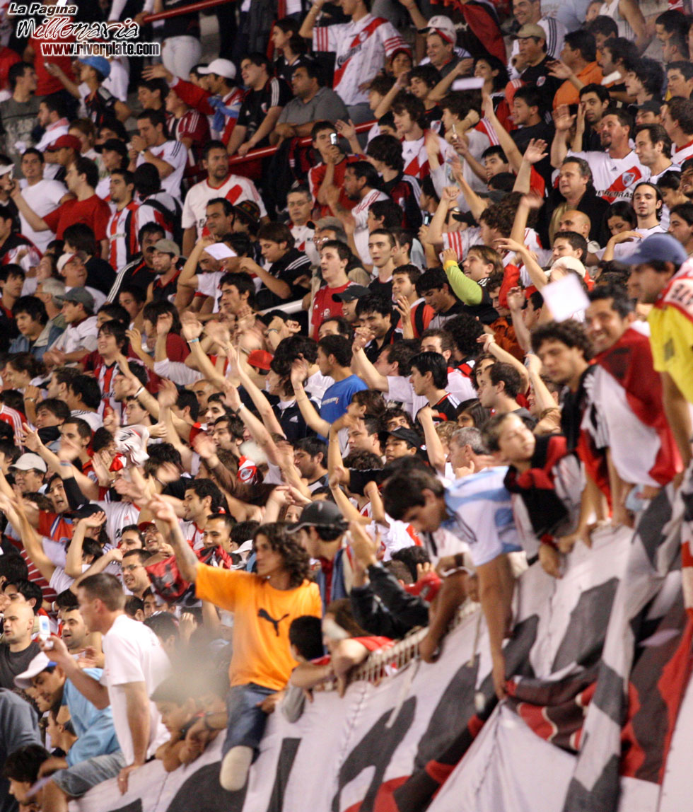 River Plate vs Defensor Sporting (SUD 2007) 19