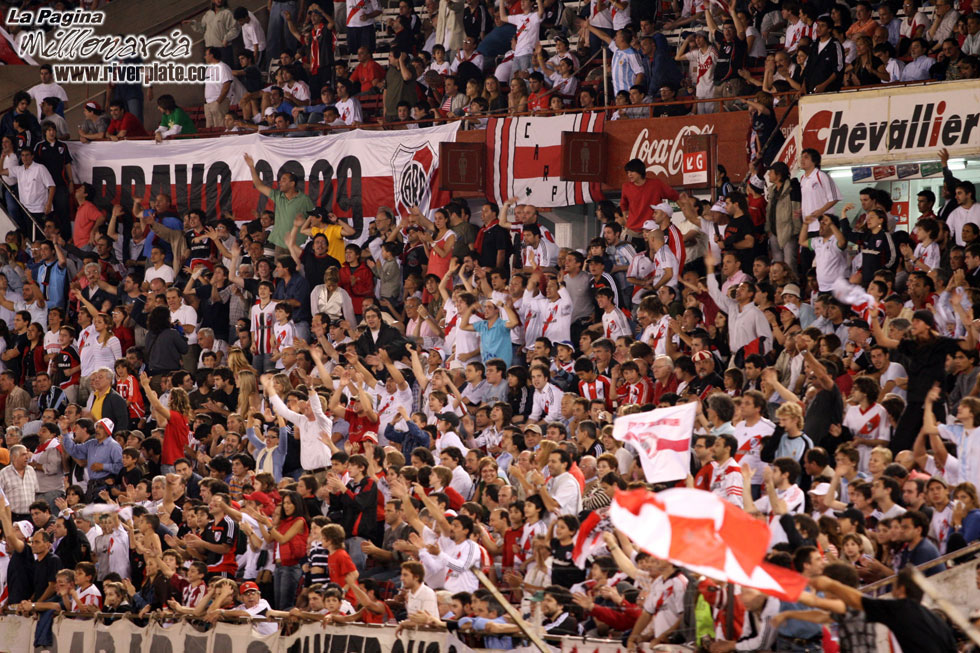 River Plate vs Defensor Sporting (SUD 2007) 21