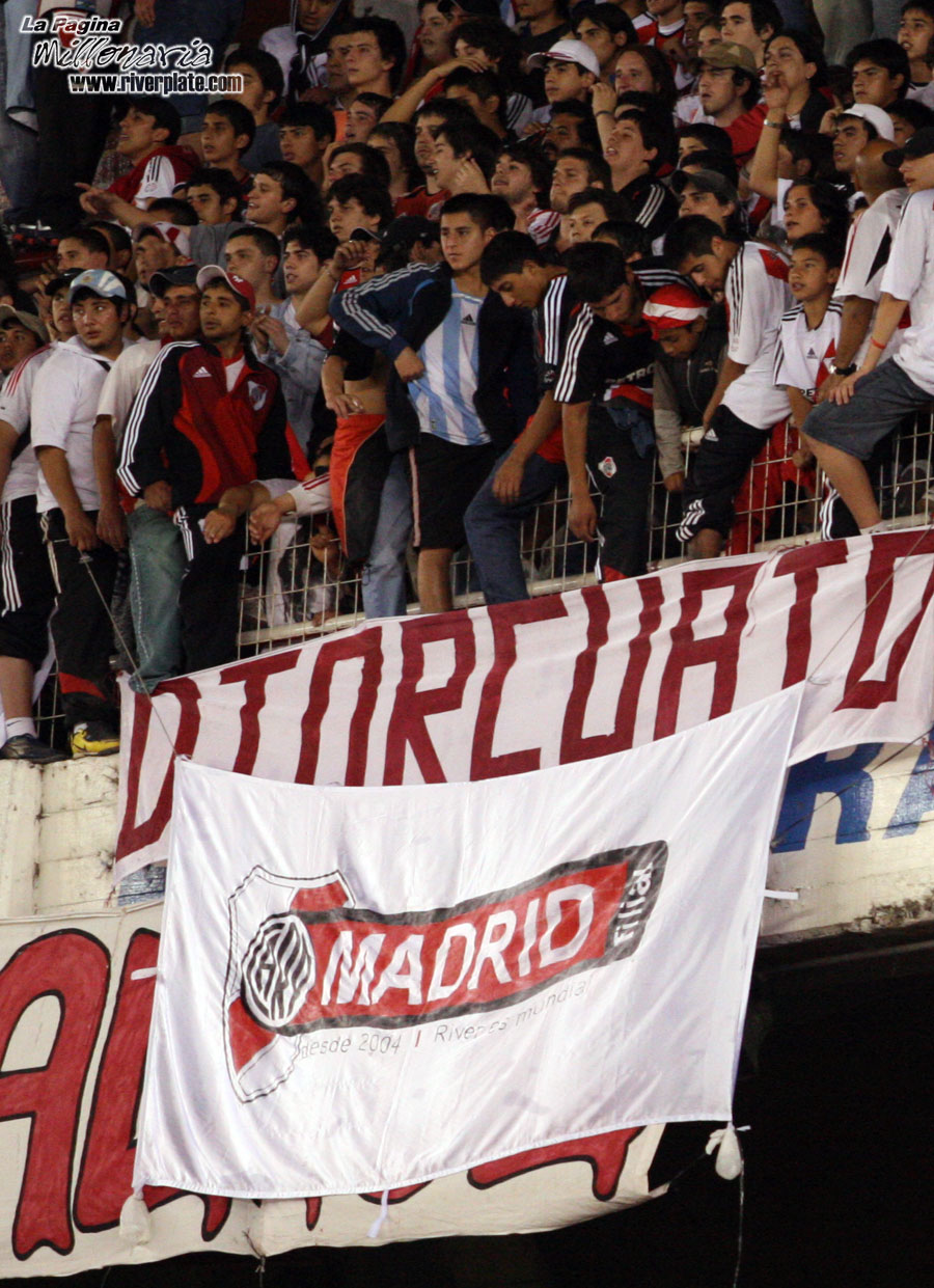 River Plate vs Defensor Sporting (SUD 2007) 32