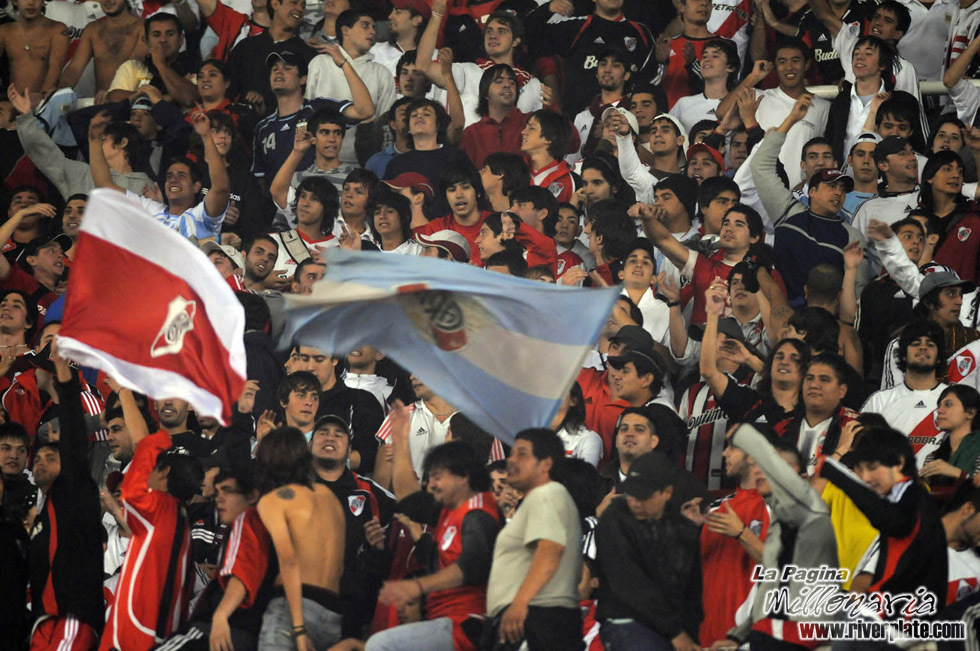 River Plate vs Universidad San Martín de Porres (LIB 2008) 16