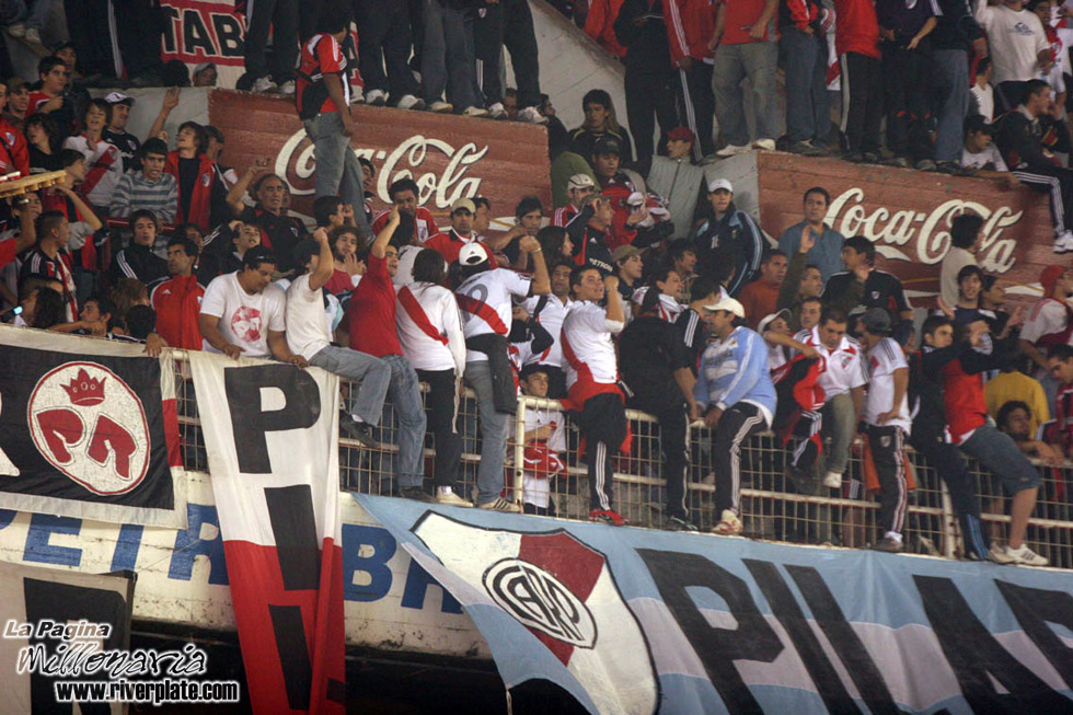 River Plate vs Universidad San Martín de Porres (LIB 2008) 18