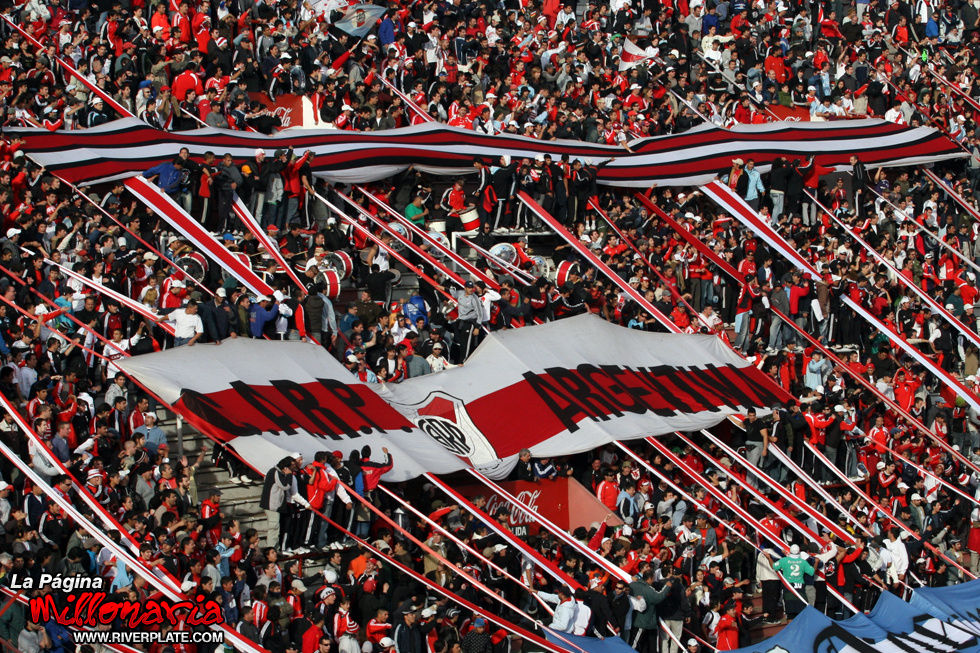 Huracan vs River Plate (CL 2009) 8
