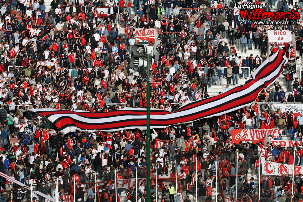 Huracan vs River Plate (CL 2009) 2