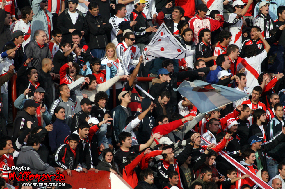 Huracan vs River Plate (CL 2009) 15