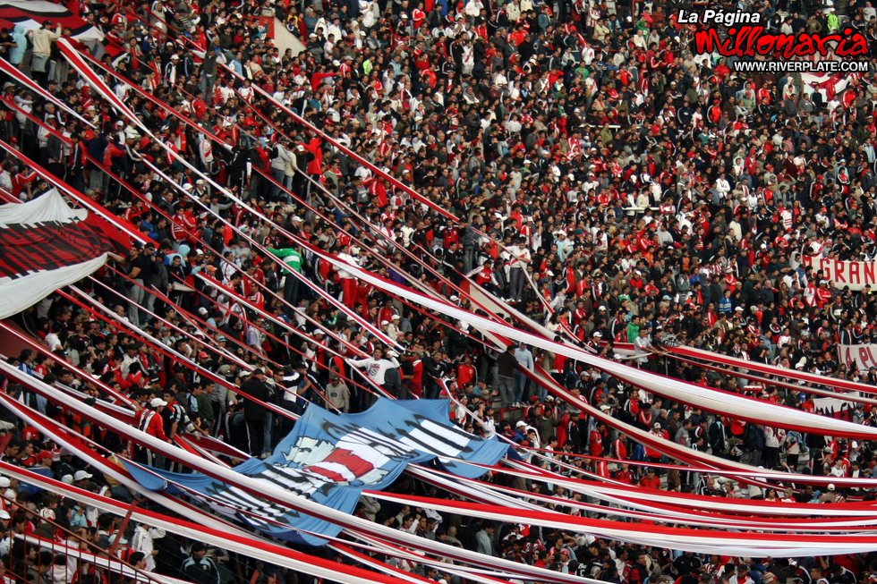 Huracan vs River Plate (CL 2009) 18