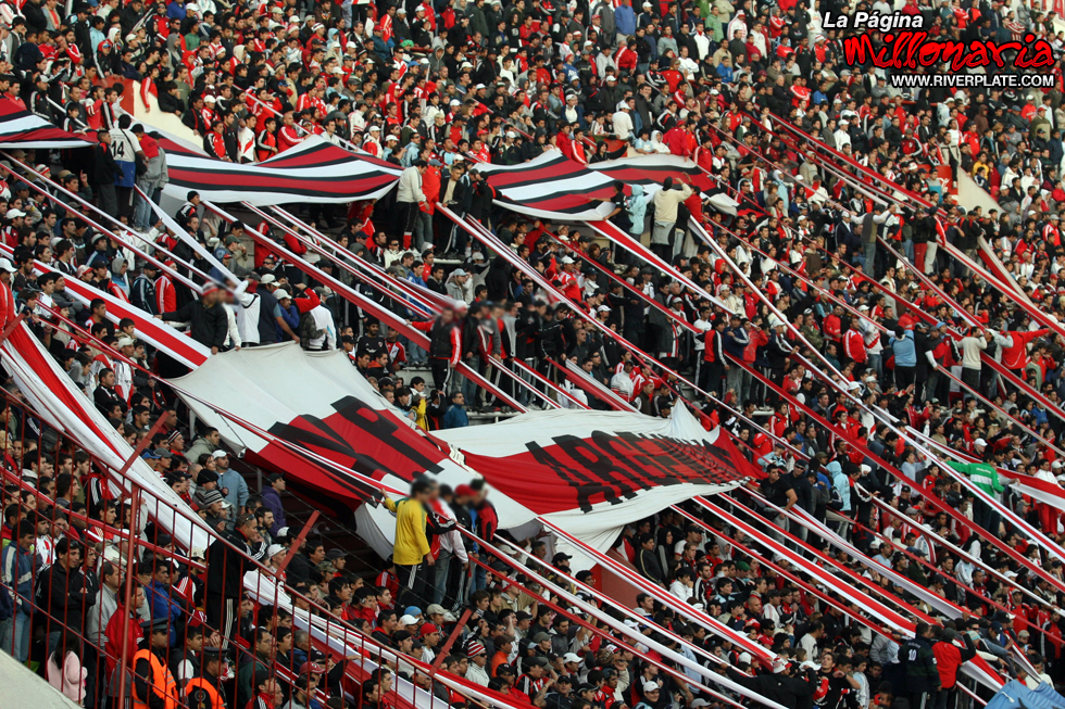 Huracan vs River Plate (CL 2009) 19