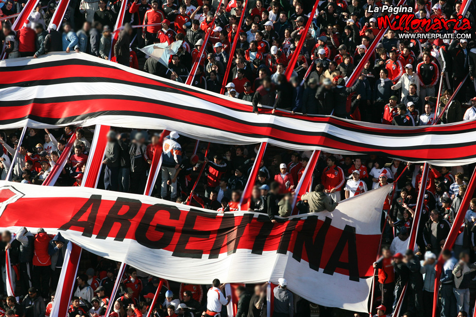 Argentinos Jrs vs River Plate (CL 2009) 12