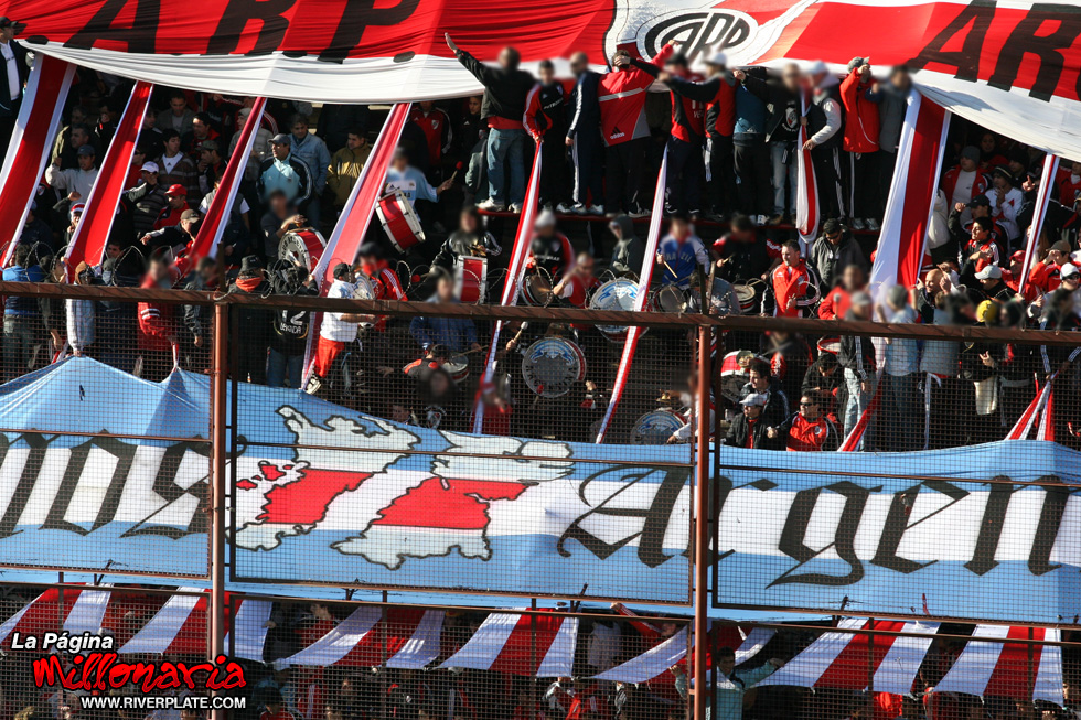 Argentinos Jrs vs River Plate (CL 2009) 18