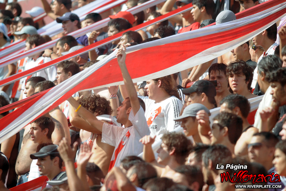 Chacarita Juniors vs River Plate (CL 2010) 14