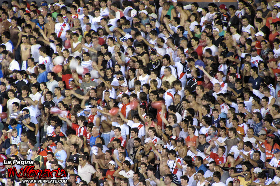 Colón vs River Plate (CL 2010) 7