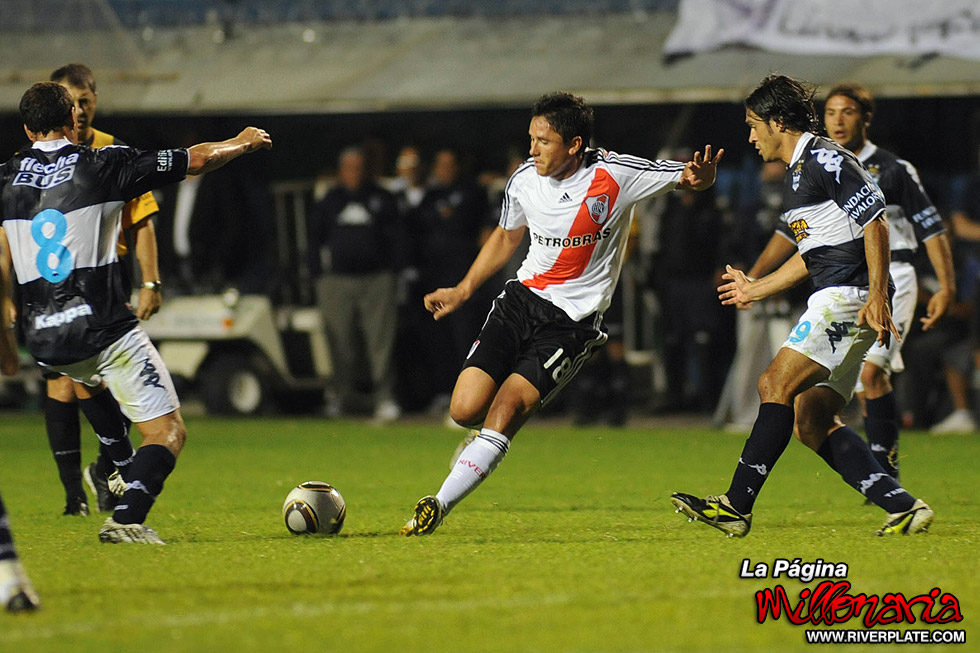 Gimnasia LP vs River Plate (CL 2010) 6