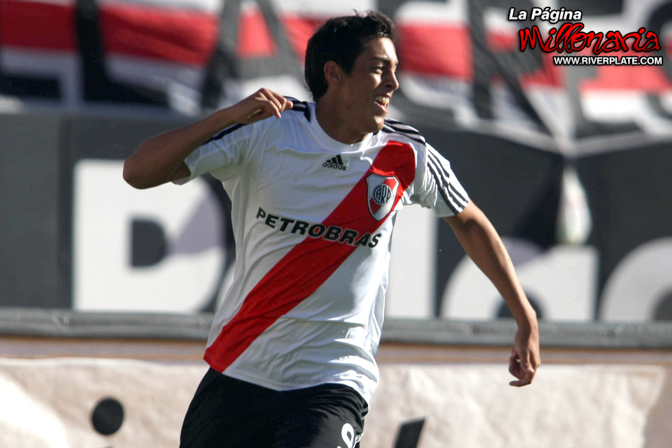 River Plate vs Huracan (CL 2010) 5