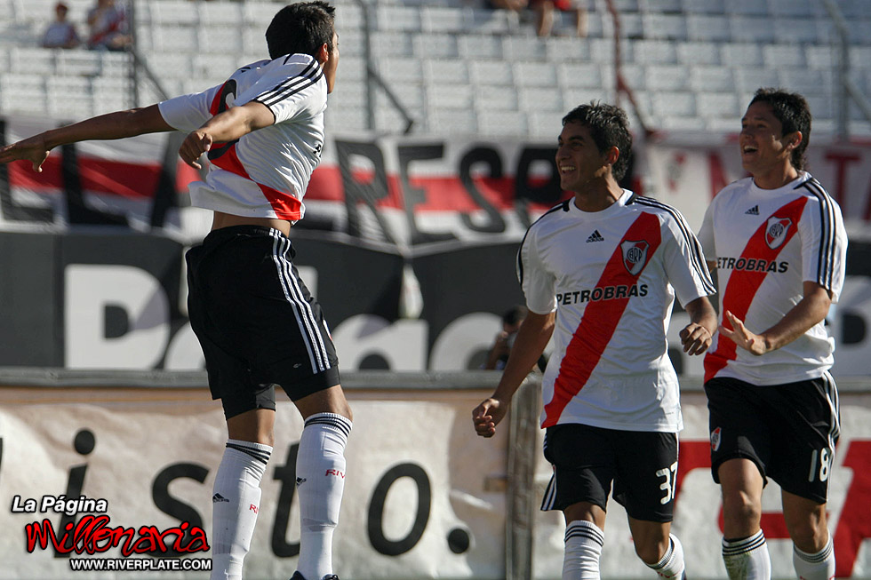 River Plate vs Huracan (CL 2010) 19
