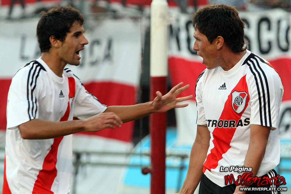 River Plate vs Huracan (CL 2010) 8