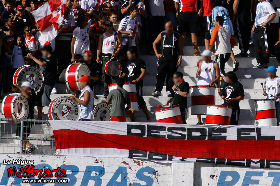 River Plate vs Huracan (CL 2010) 9