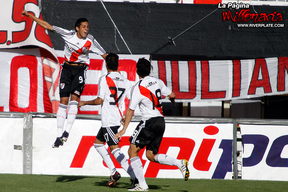 River Plate vs Huracan (CL 2010) 17