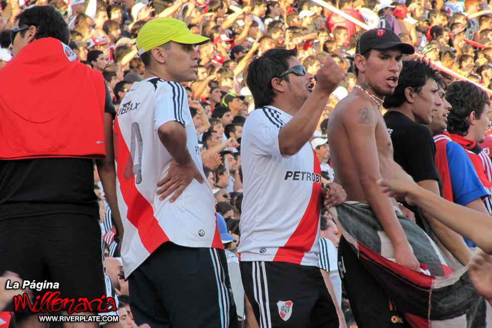 River Plate vs Huracan (CL 2010) 40