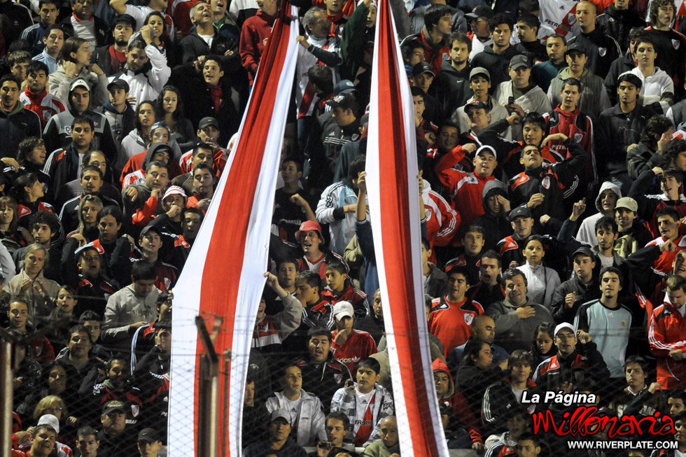 Lanus vs River Plate (CL 2010) 8