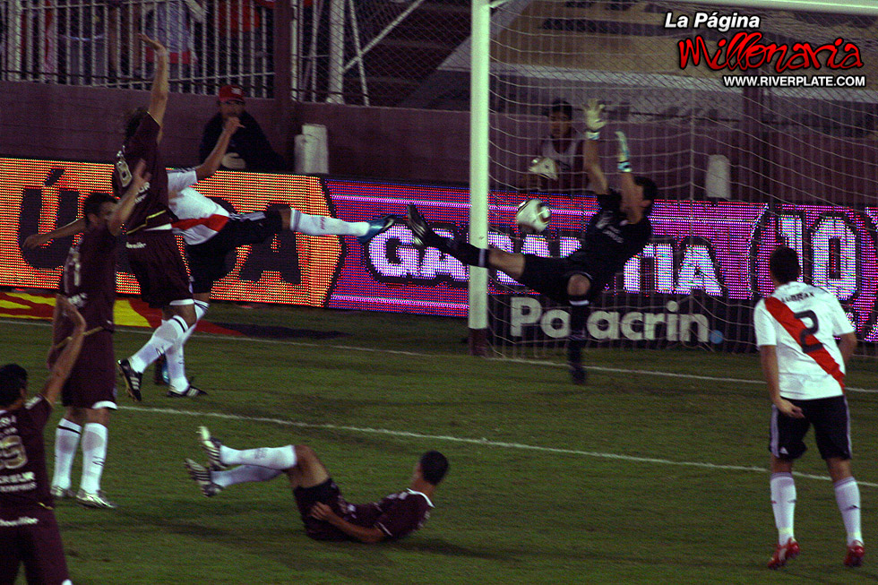 Lanus vs River Plate (CL 2010) 13