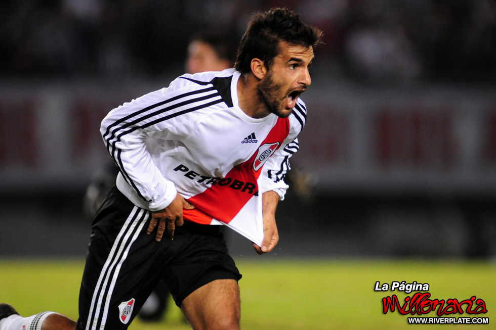 River Plate vs Godoy Cruz (CL 2010) 6