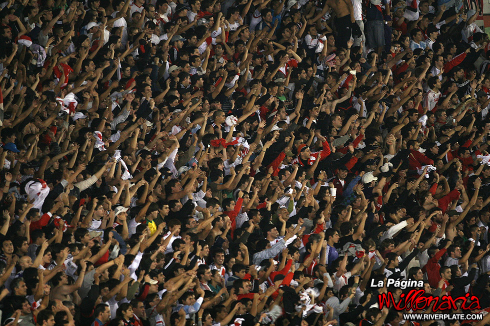 River Plate vs Godoy Cruz (CL 2010) 5