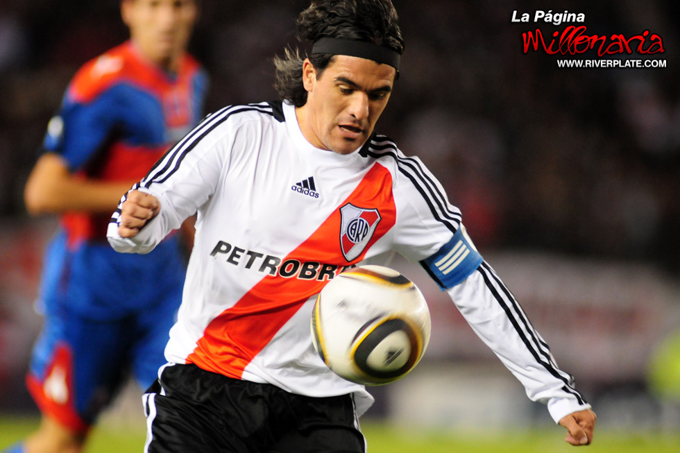 River Plate vs Tigre (CL 2010) 14