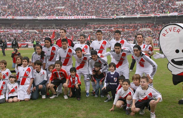 River vs. Olimpo, Clausura 2008 1