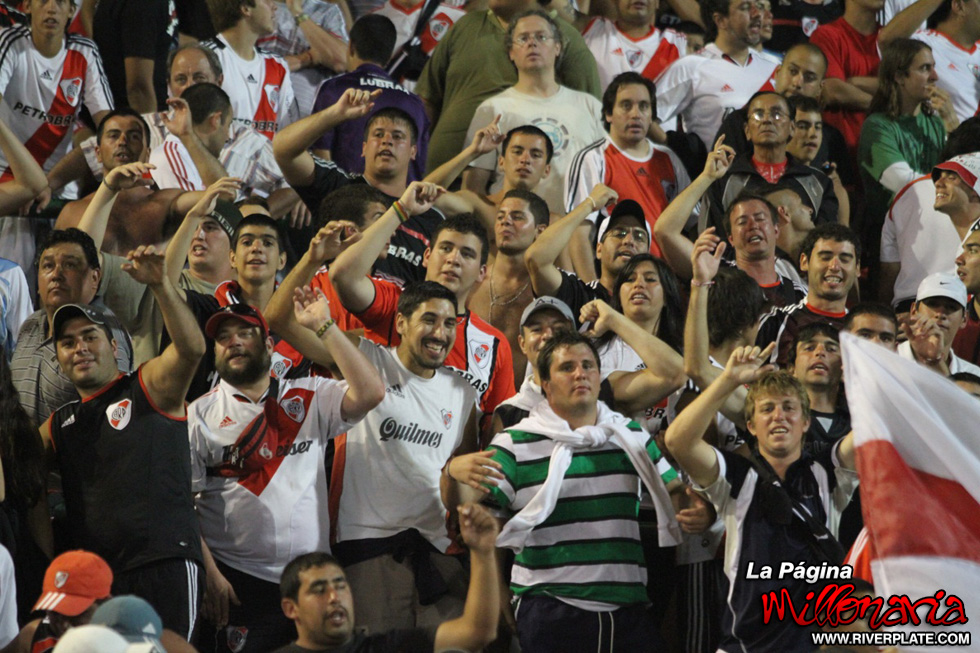 River Plate vs Boca Juniors (Hinchada y jugadores - Mar del Plata 2011 11