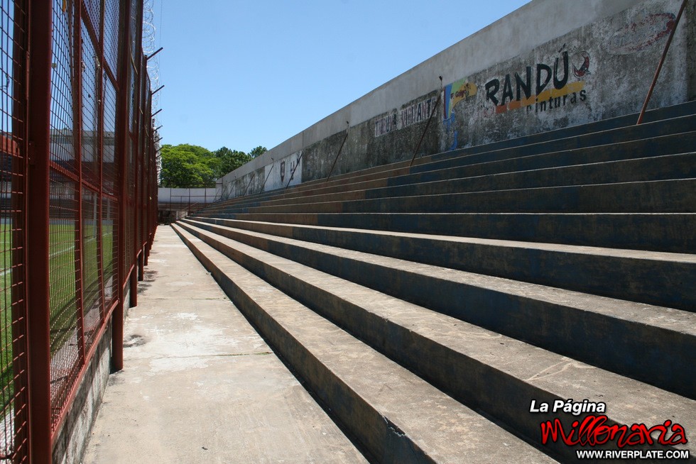 El estadio de Huracan de Corrientes 8