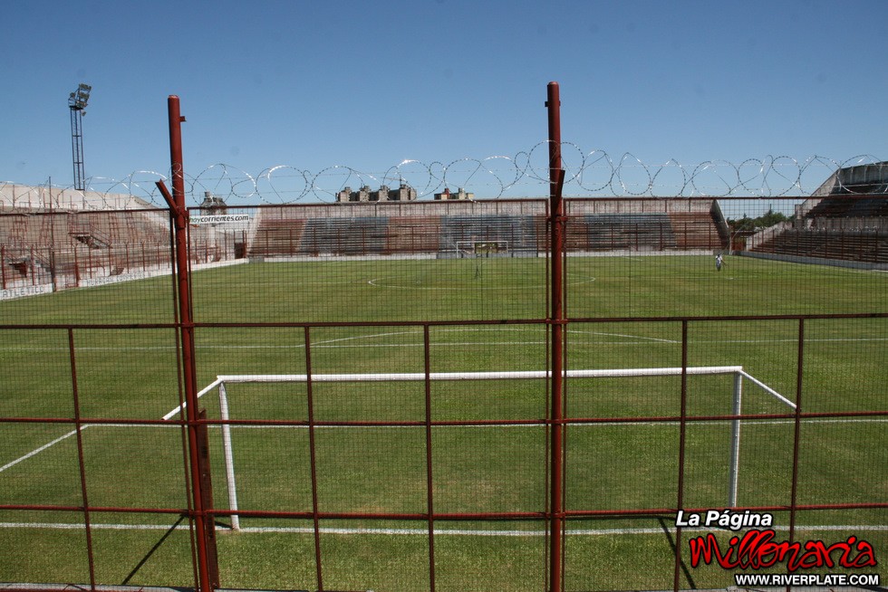 El estadio de Huracan de Corrientes 9