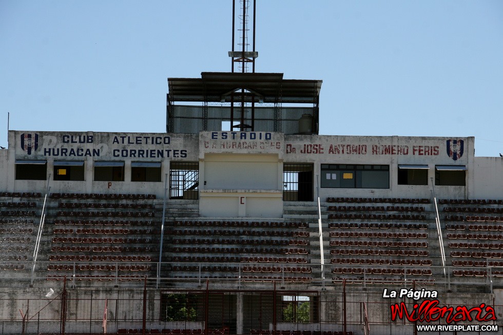 El estadio de Huracan de Corrientes 10