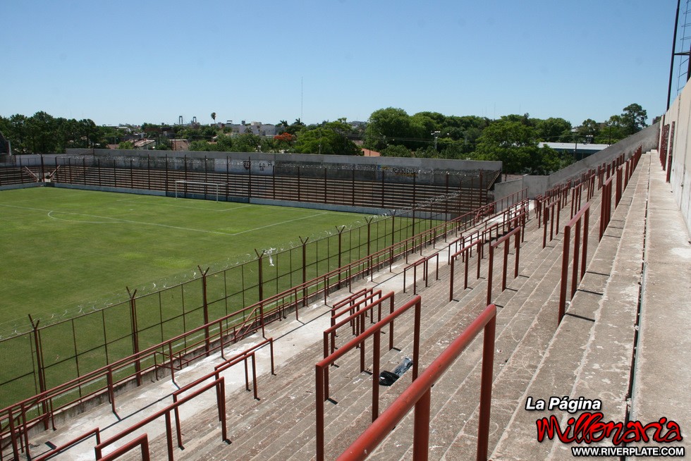 El estadio de Huracan de Corrientes 12