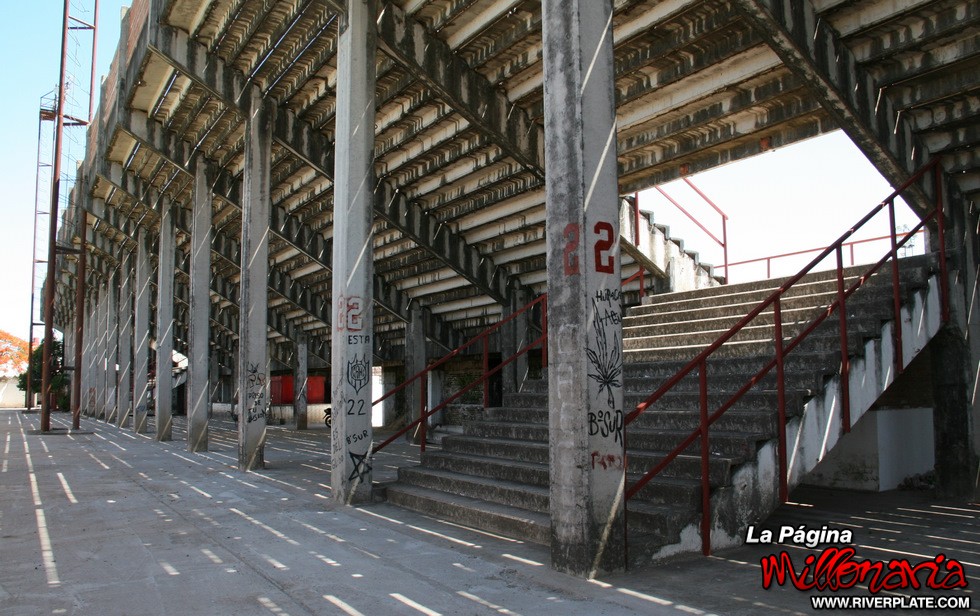 El estadio de Huracan de Corrientes 6