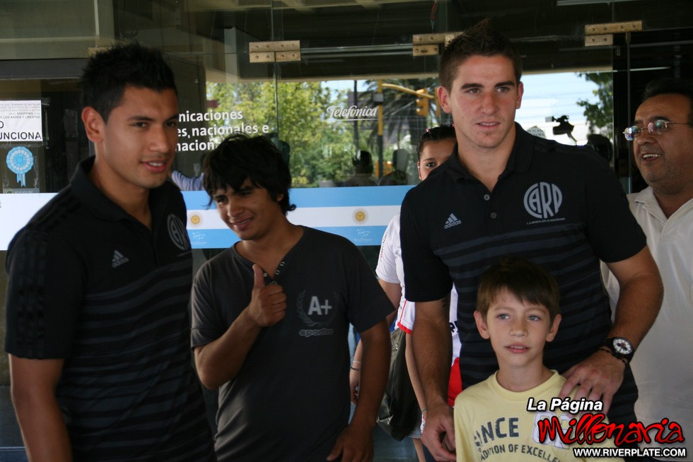 Los jugadores en el Hospital de Niños de Mendoza - Superclasico 2012 3