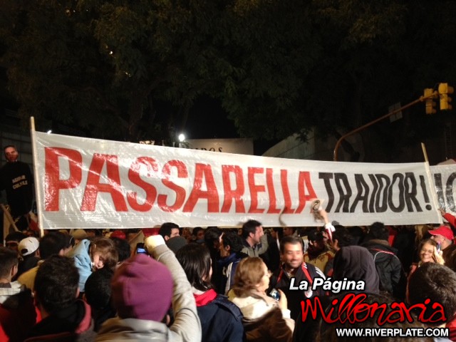 Banderazo en repudio a Passarella - Julio 2012 6