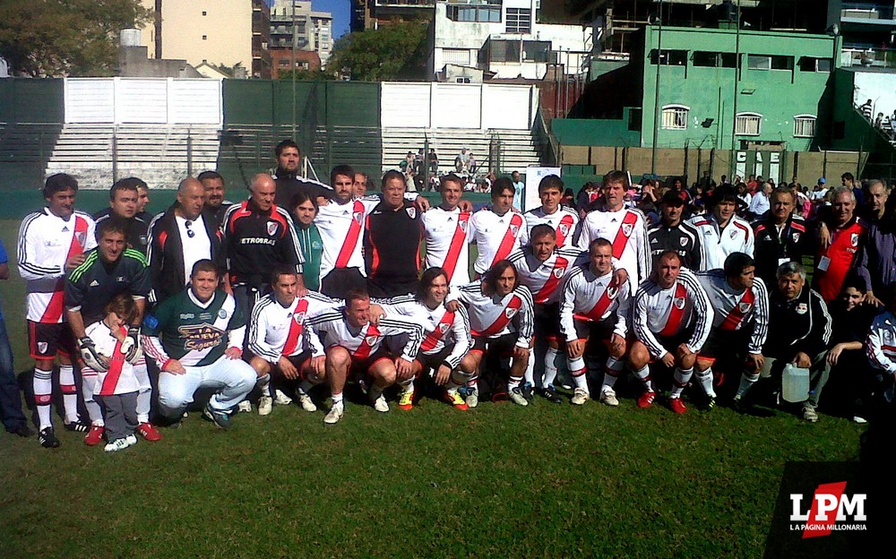 Fútbol Senior: River vs. Independiente a beneficio del Garrahan - 05/ 2