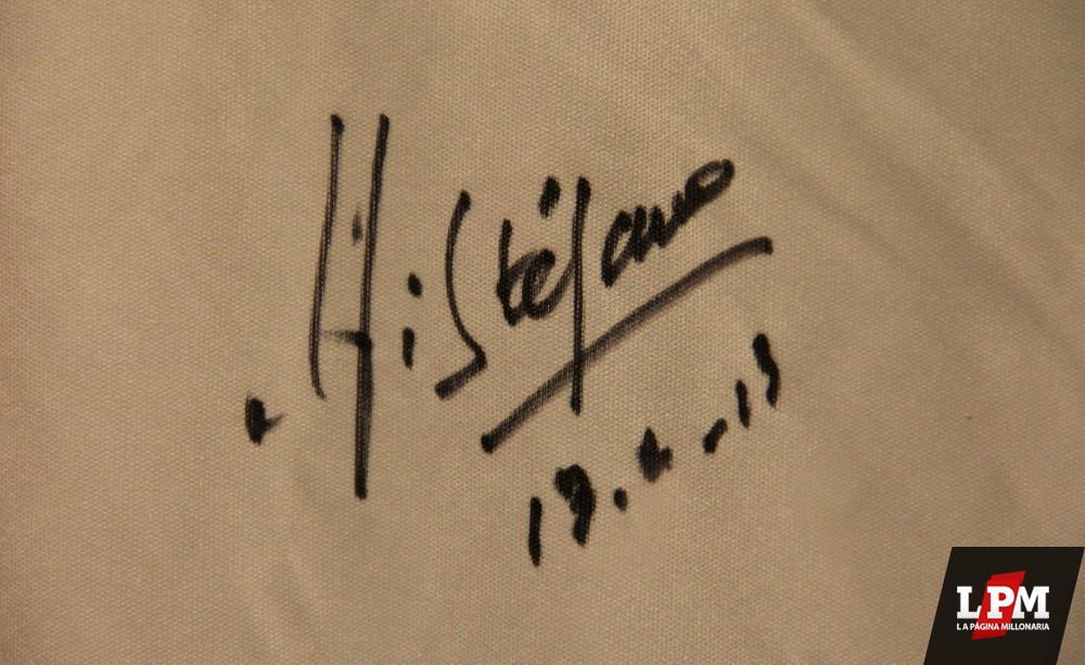 Camiseta de Di Stéfano en el Museo River - Mayo 2013 2